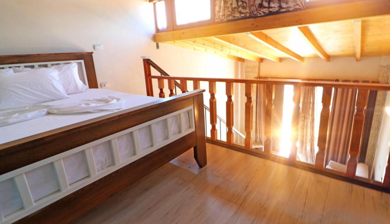Mateus 4* Himare