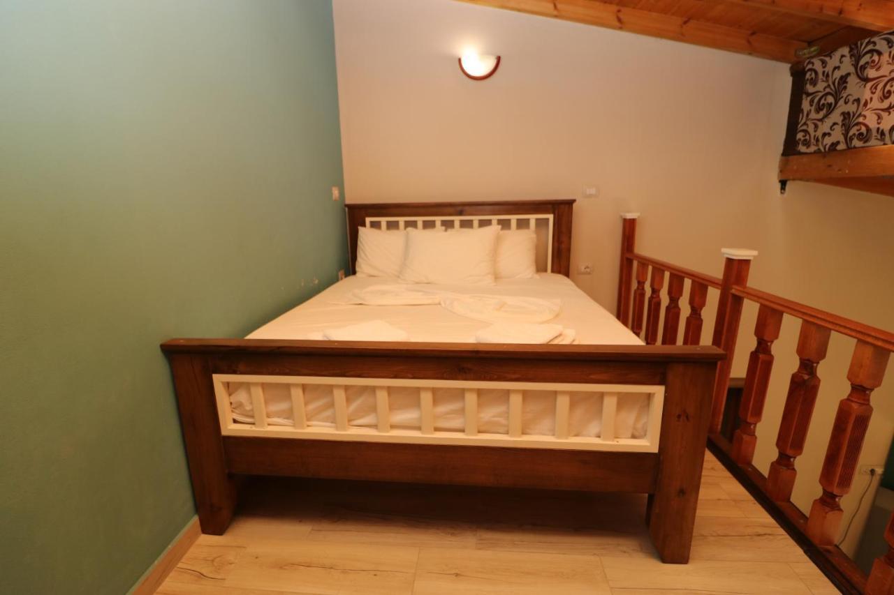 Mateus 4* Himare