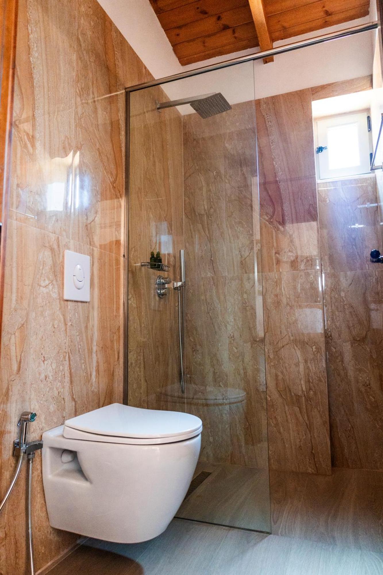 Mateus 4* Himare