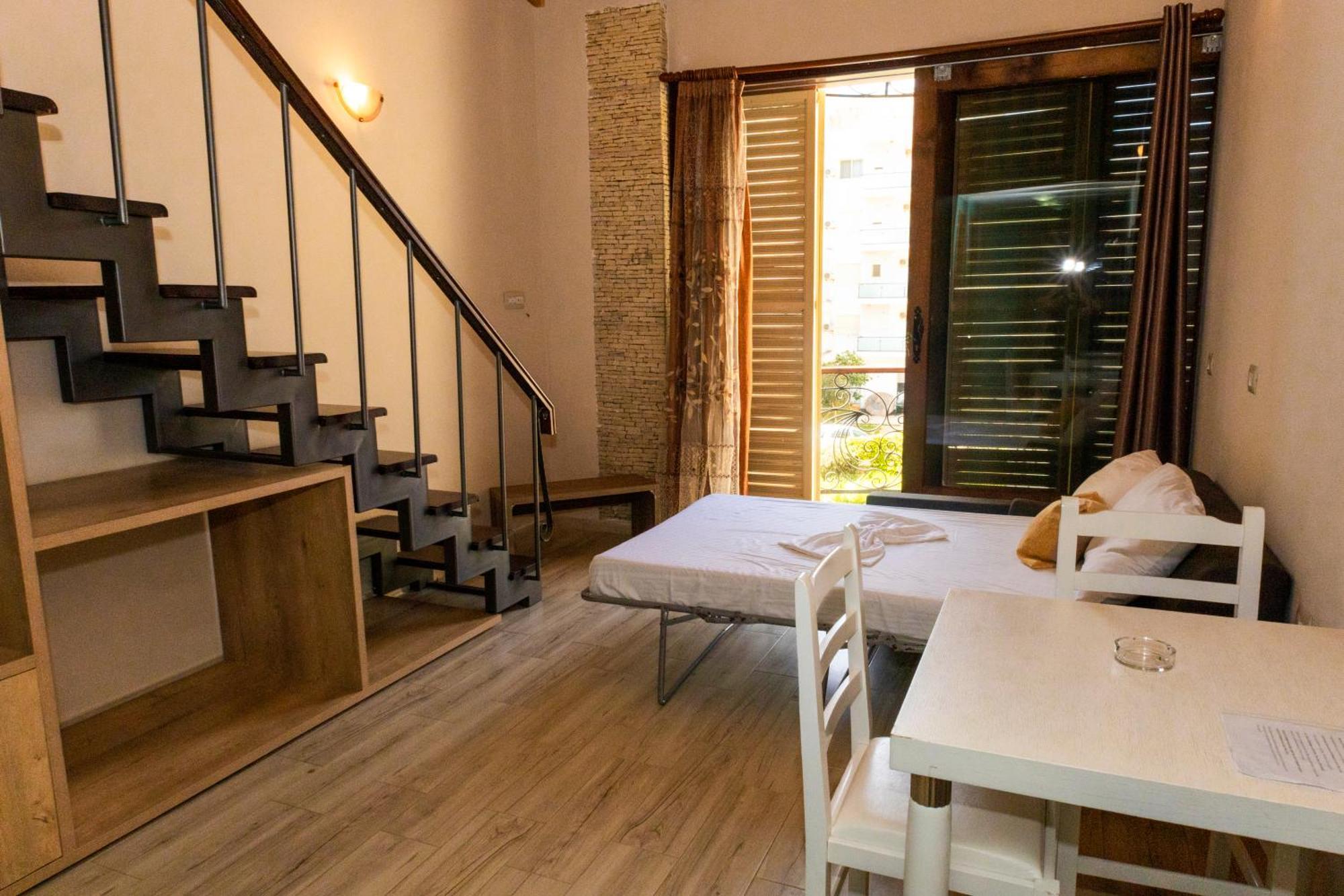 Mateus 4* Himare